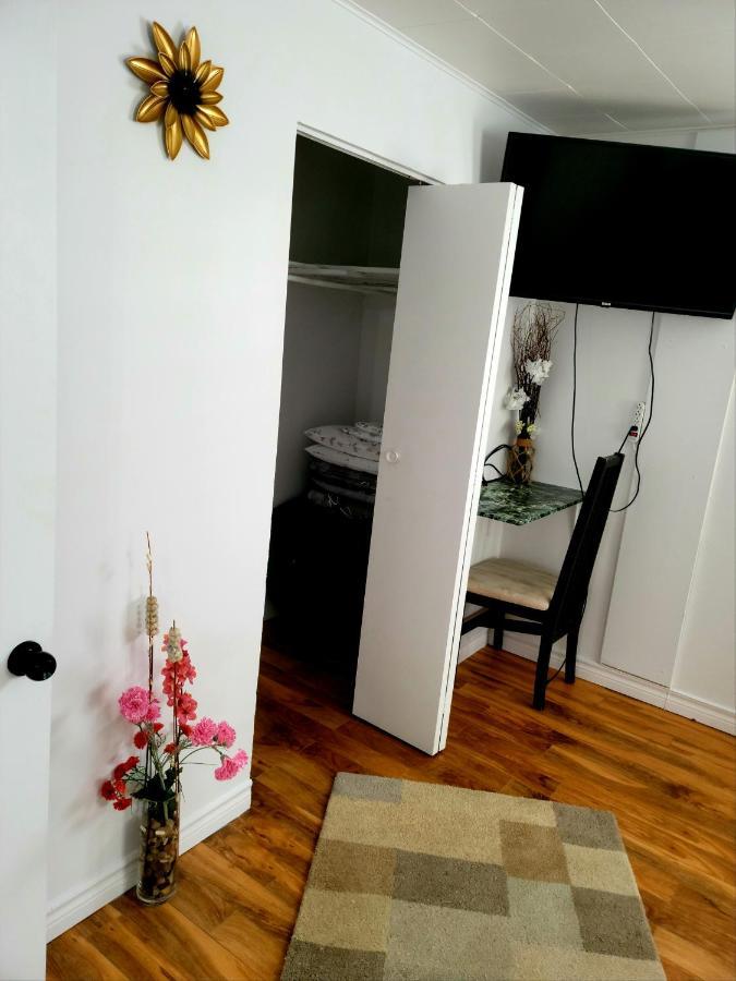 Downtown Apartment Next To Highway Netflix+Wifi Edmundston Bagian luar foto